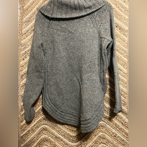 Cynthia Rowley Women's Wool Blend Cowl
Neck Sweater w/ Side Zipper, Size L,Great - Picture 5 of 10
